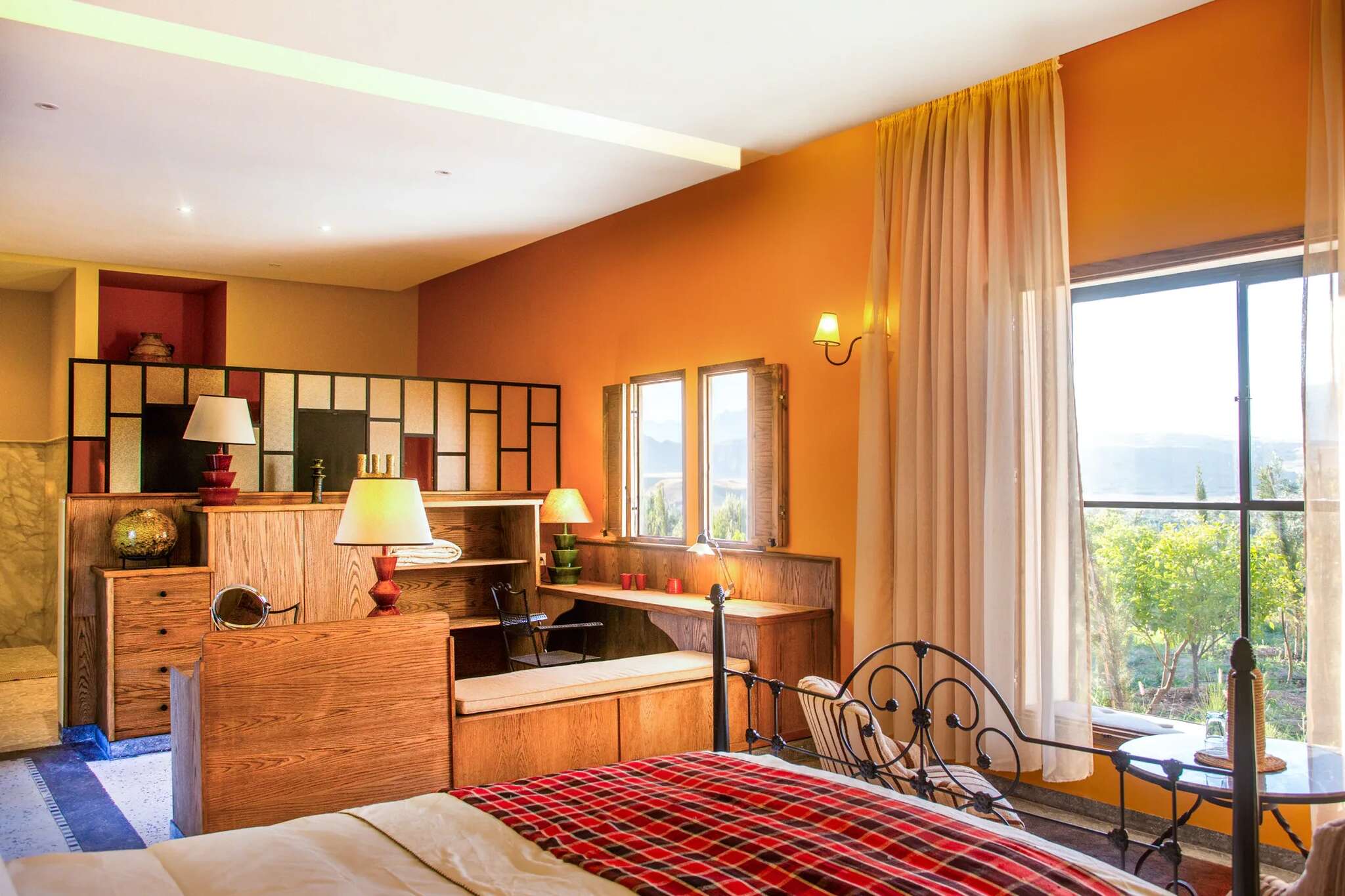 Hotel, image 1