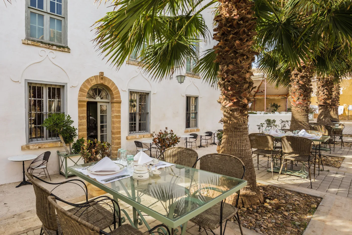 Restaurant & Bar